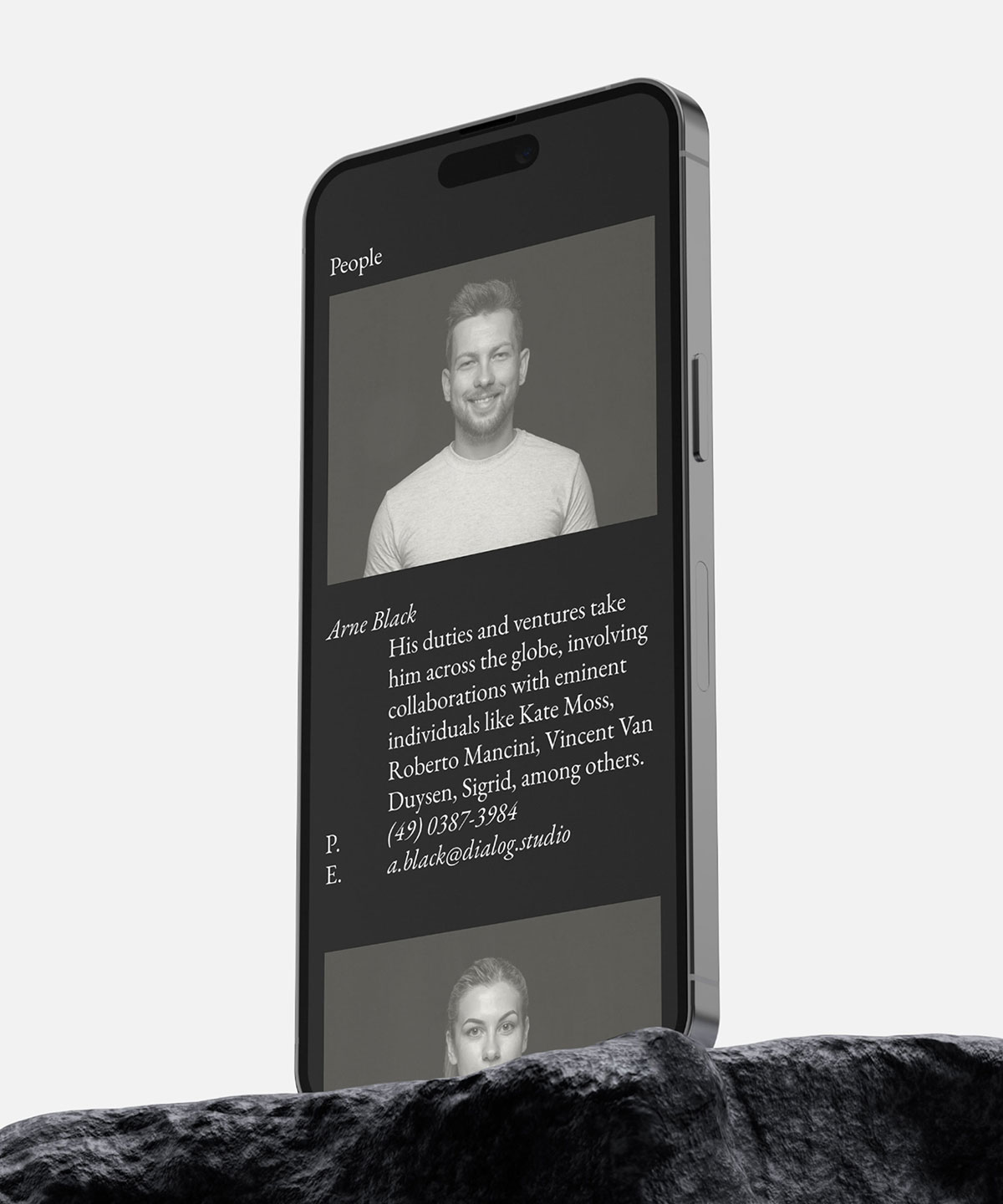 Screenshot 1 for Dialog, a Framer Marketplace template by Fouroom.